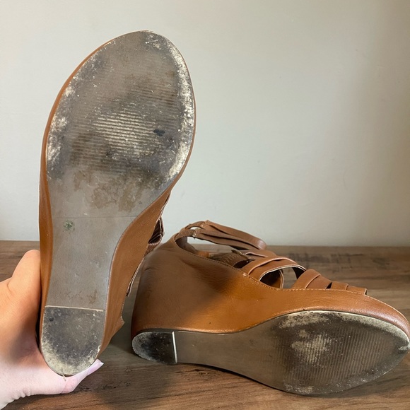 Steve Madden tan wedge sandals - Picture 5 of 5